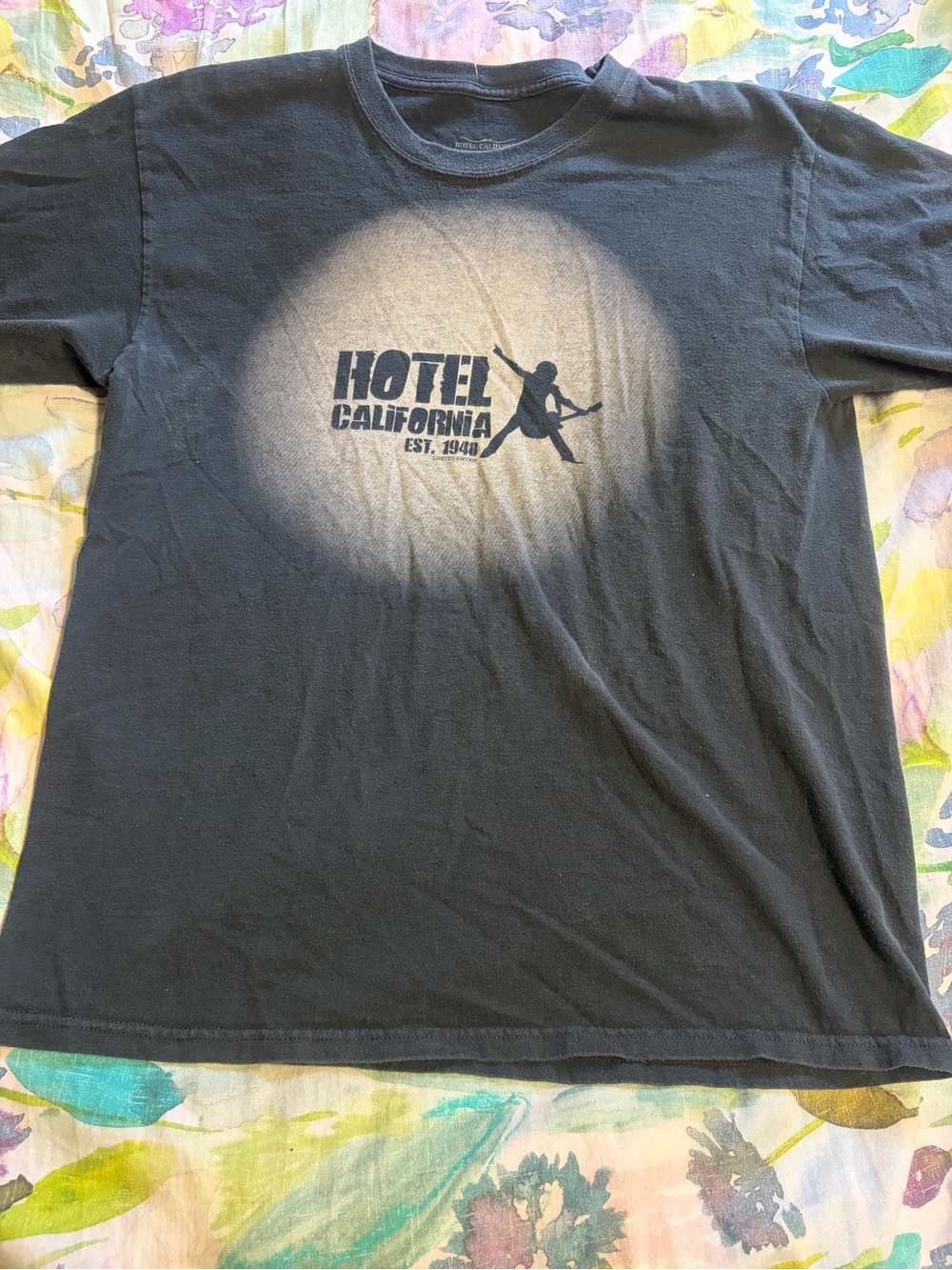 Hotel California Graphic T-Shirt - Black Size Large